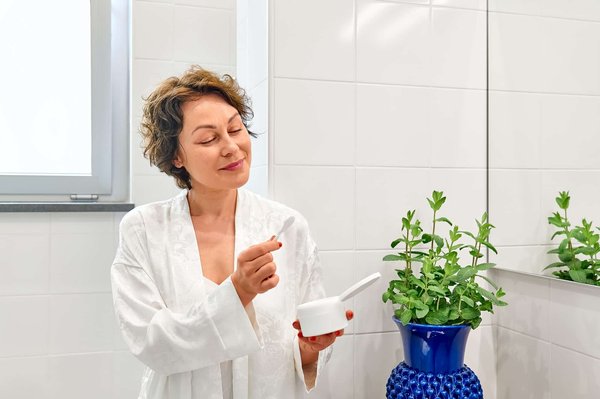 Quelle routine de soins de la peau est conseillée pour les femmes vivant dans des climats froids?
