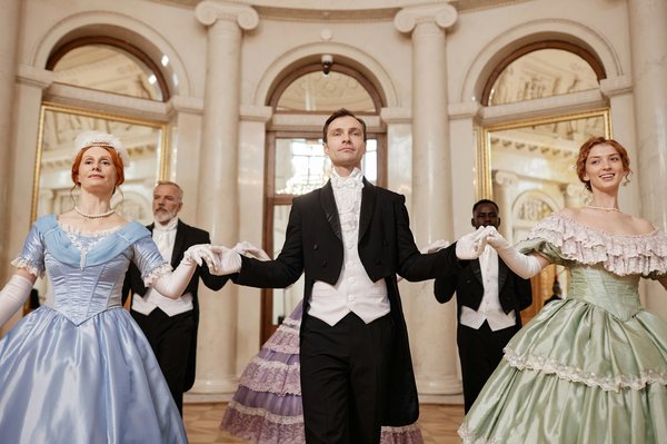 Robe de bal princesse : sublimez votre soirée royale